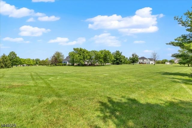 2 Scenic Hills Ct, Montgomery Twp., NJ 08502
