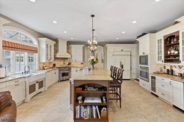 2 Scenic Hills Ct, Montgomery Twp., NJ 08502