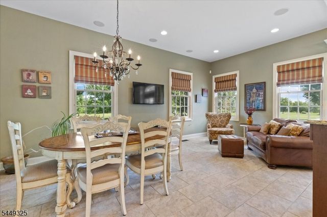 2 Scenic Hills Ct, Montgomery Twp., NJ 08502