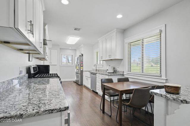 5594 Riverside Drive, Joplin, MO 64804