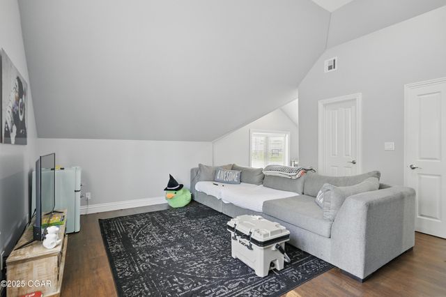 5594 Riverside Drive, Joplin, MO 64804