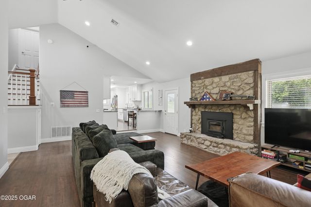 5594 Riverside Drive, Joplin, MO 64804