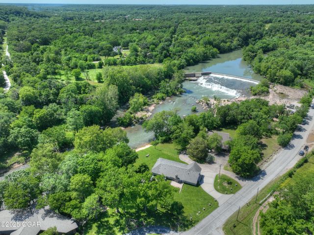 5594 Riverside Drive, Joplin, MO 64804