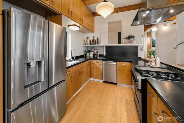 2411 4th Avenue W, Seattle, WA 98119