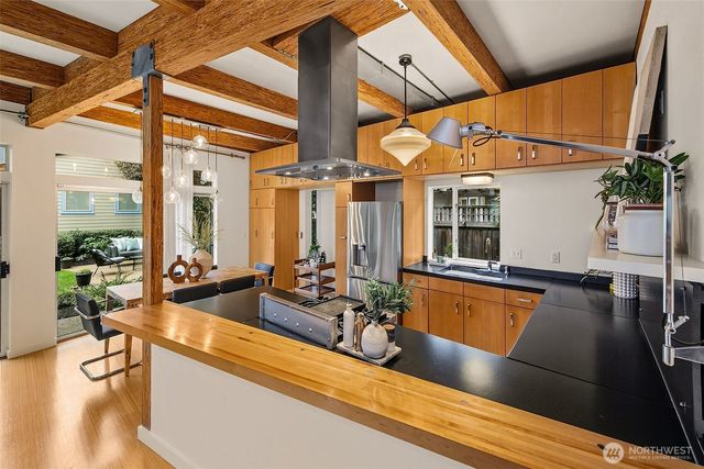 2411 4th Avenue W, Seattle, WA 98119