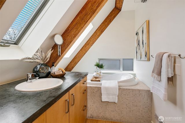 2411 4th Avenue W, Seattle, WA 98119