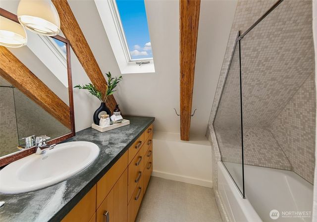 2411 4th Avenue W, Seattle, WA 98119