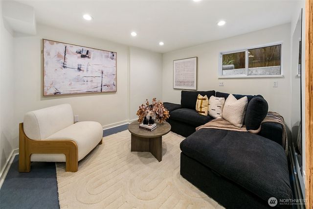 2411 4th Avenue W, Seattle, WA 98119