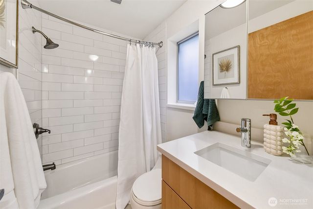 2411 4th Avenue W, Seattle, WA 98119