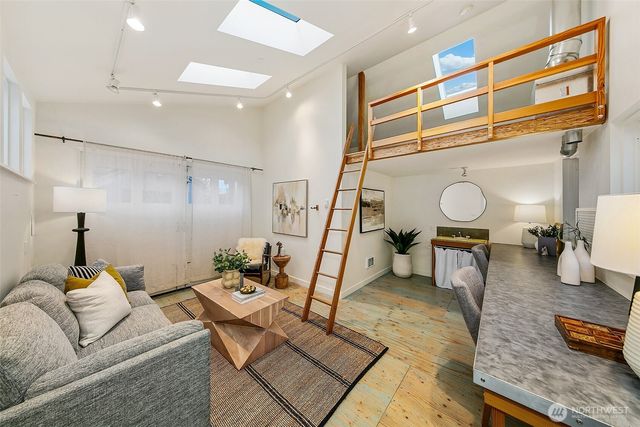 2411 4th Avenue W, Seattle, WA 98119