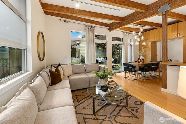 2411 4th Avenue W, Seattle, WA 98119