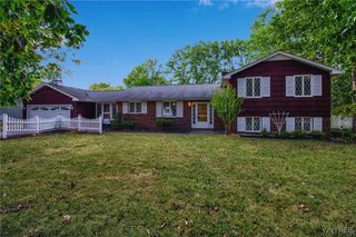 9324 Hunting Valley Road North, Clarence, NY 14031