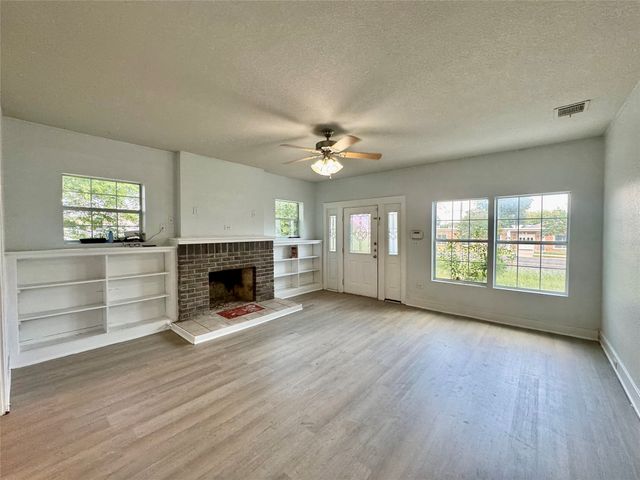 214 S 4th Street, Wills Point, TX 75169