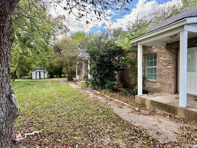 214 S 4th Street, Wills Point, TX 75169