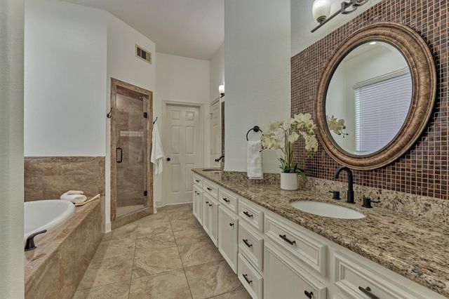 373 Bayshore Drive, Montgomery, TX 77356