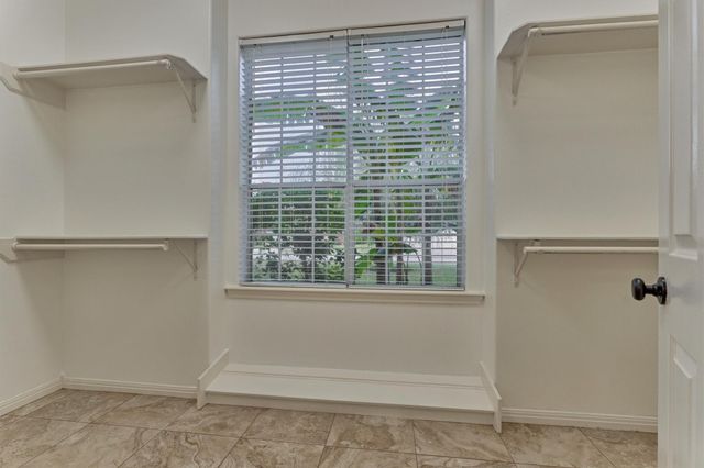 373 Bayshore Drive, Montgomery, TX 77356