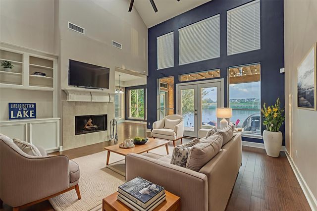 373 Bayshore Drive, Montgomery, TX 77356