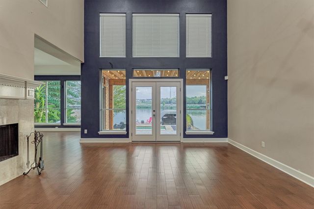 373 Bayshore Drive, Montgomery, TX 77356