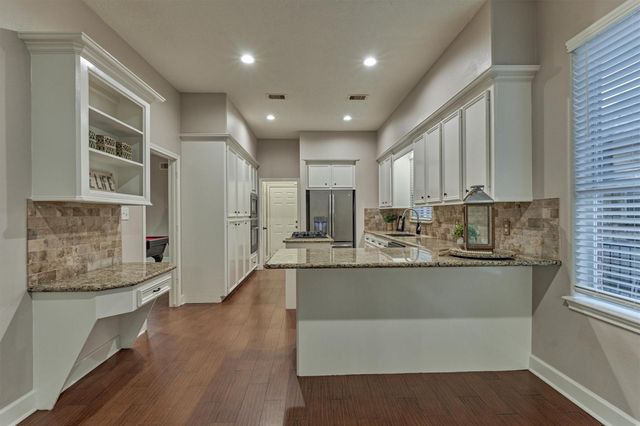 373 Bayshore Drive, Montgomery, TX 77356