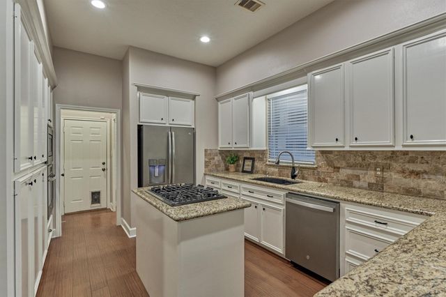 373 Bayshore Drive, Montgomery, TX 77356