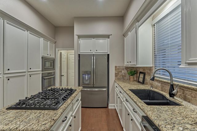 373 Bayshore Drive, Montgomery, TX 77356