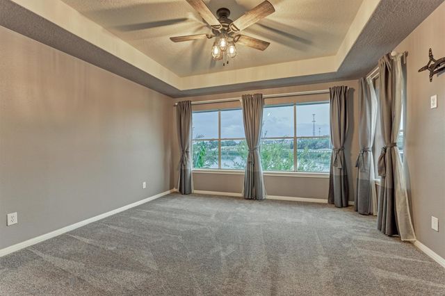 373 Bayshore Drive, Montgomery, TX 77356