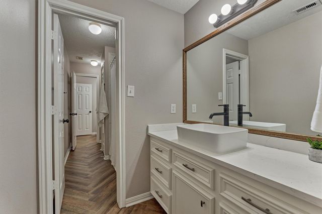 373 Bayshore Drive, Montgomery, TX 77356