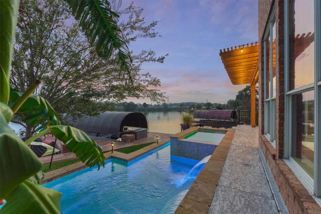 373 Bayshore Drive, Montgomery, TX 77356