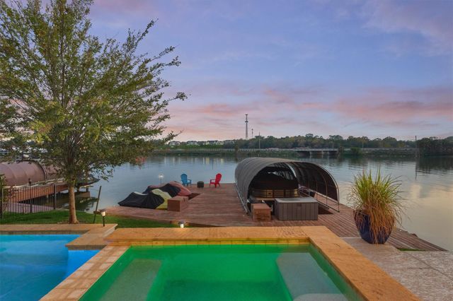 373 Bayshore Drive, Montgomery, TX 77356