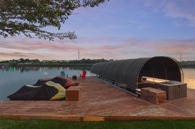 373 Bayshore Drive, Montgomery, TX 77356