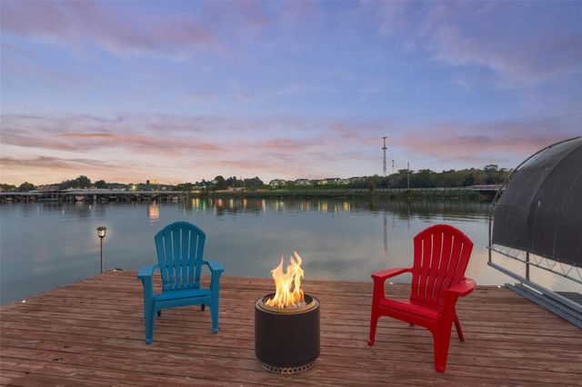 373 Bayshore Drive, Montgomery, TX 77356