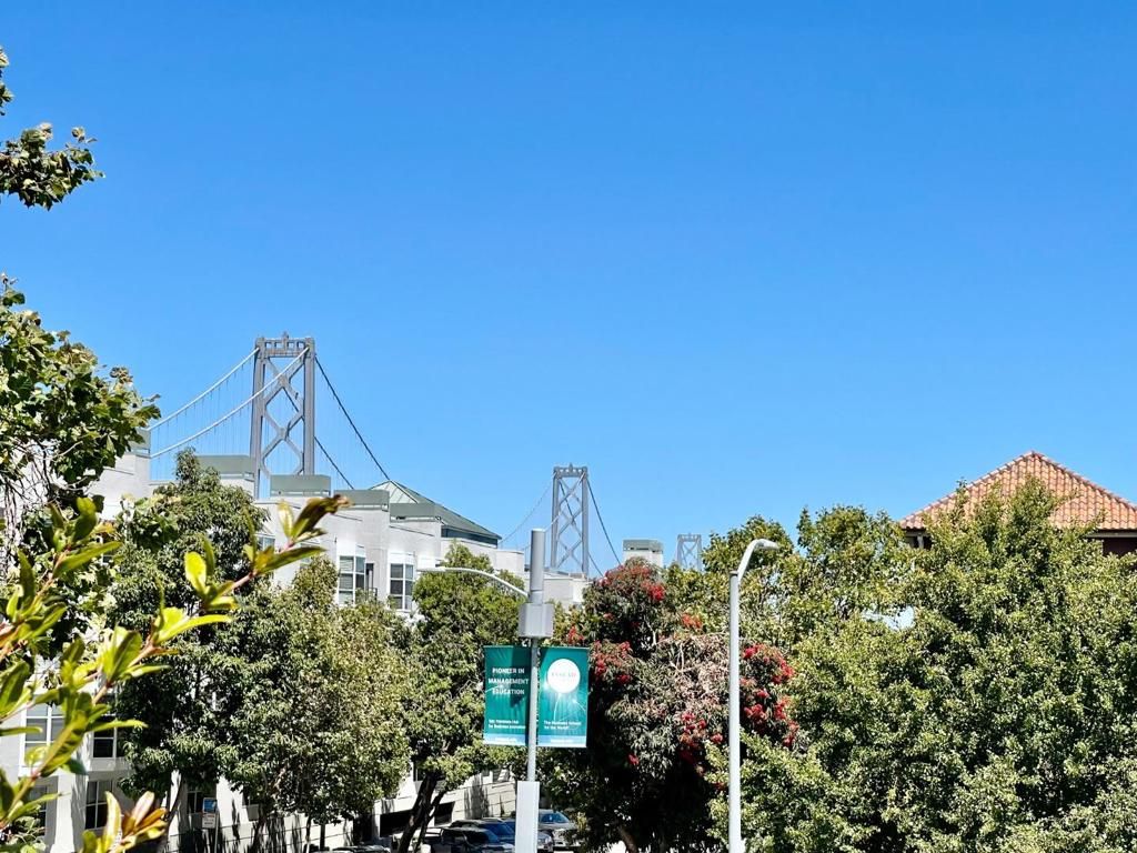 Image 2 of property listing at 219 Brannan Street 2F, San Francisco, CA 94107