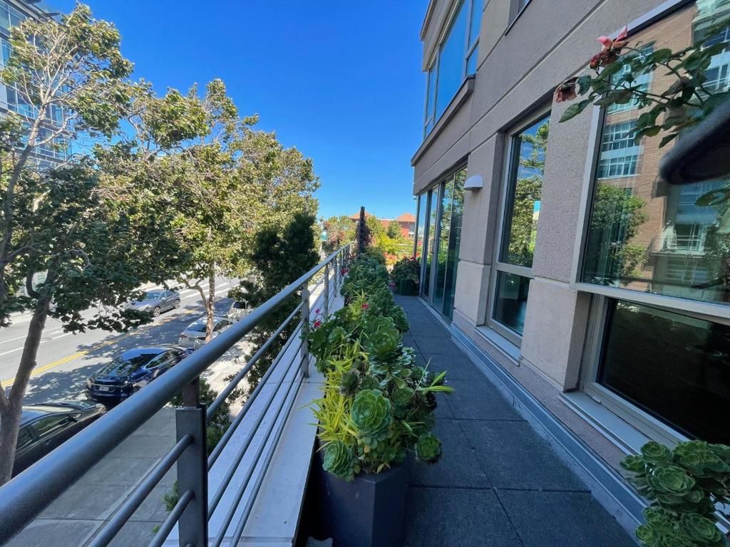 Image 9 of property listing at 219 Brannan Street 2F, San Francisco, CA 94107