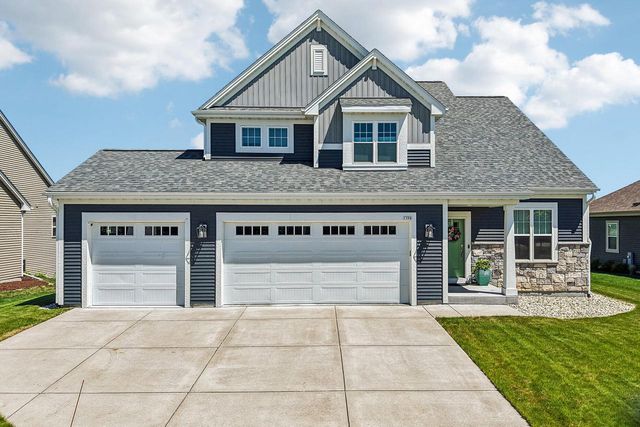 1390 Foxwood PASS, Oconomowoc, WI 53066