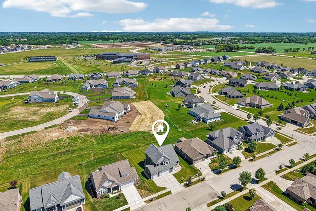 1390 Foxwood PASS, Oconomowoc, WI 53066