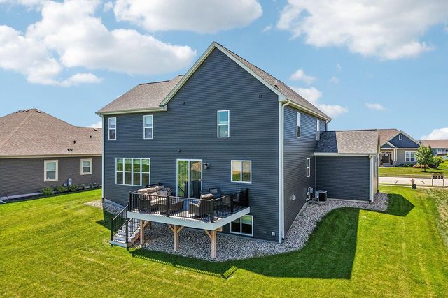 1390 Foxwood PASS, Oconomowoc, WI 53066