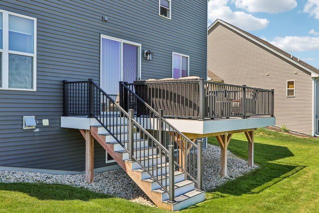1390 Foxwood PASS, Oconomowoc, WI 53066
