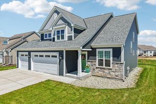 1390 Foxwood PASS, Oconomowoc, WI 53066