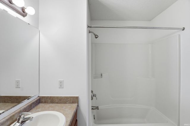 4104 Ravens Cove Run, Fort Wayne, IN 46818