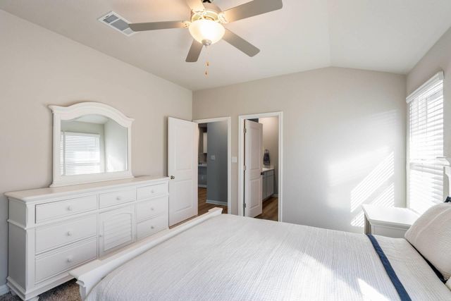 115 Oakdale Meadows LN, Hutto, TX 78634