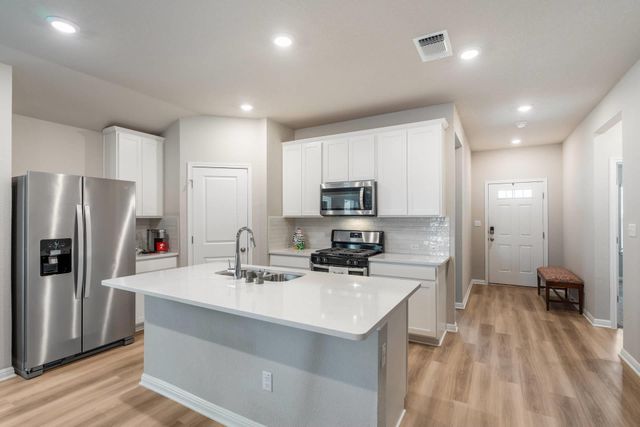 115 Oakdale Meadows LN, Hutto, TX 78634