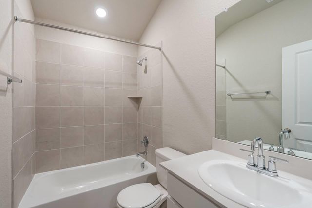 115 Oakdale Meadows LN, Hutto, TX 78634