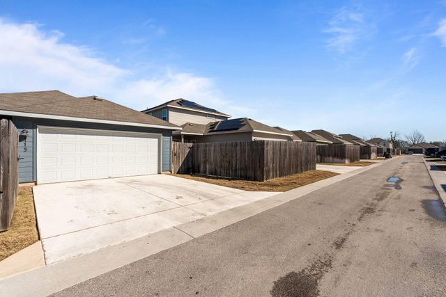 115 Oakdale Meadows LN, Hutto, TX 78634