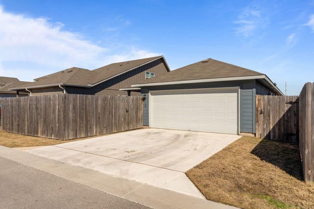 115 Oakdale Meadows LN, Hutto, TX 78634