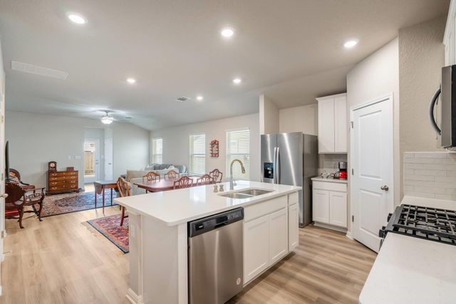 115 Oakdale Meadows LN, Hutto, TX 78634