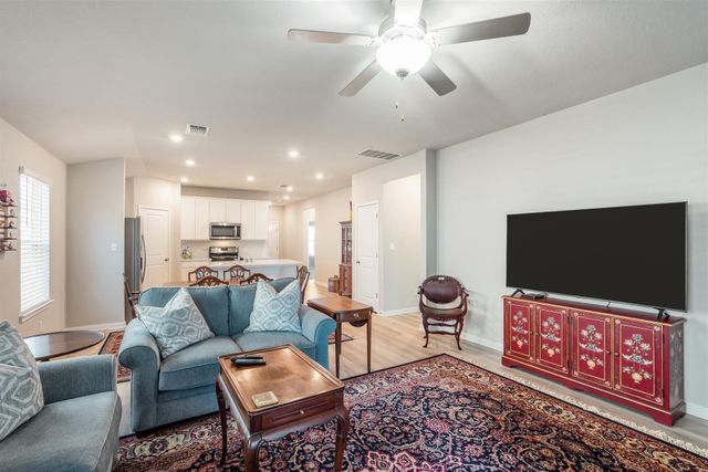 115 Oakdale Meadows LN, Hutto, TX 78634