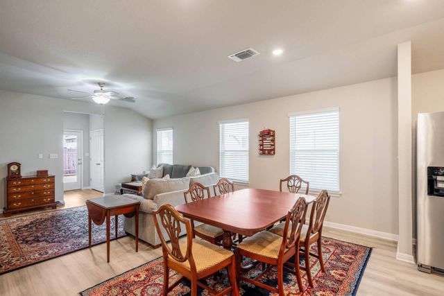 115 Oakdale Meadows LN, Hutto, TX 78634