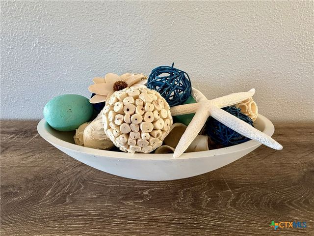 402 E Virginia Avenue, Seadrift, TX 77983