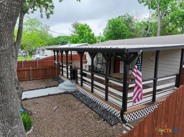 402 E Virginia Avenue, Seadrift, TX 77983