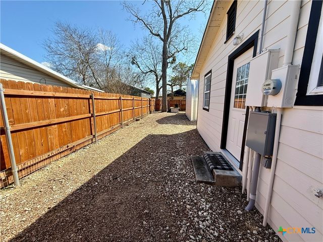 402 E Virginia Avenue, Seadrift, TX 77983